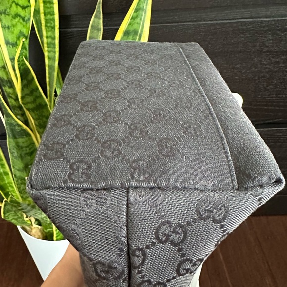 βSOLDβ Authentic Gucci Canvass Shoulder Bag - Picture 8 of 16